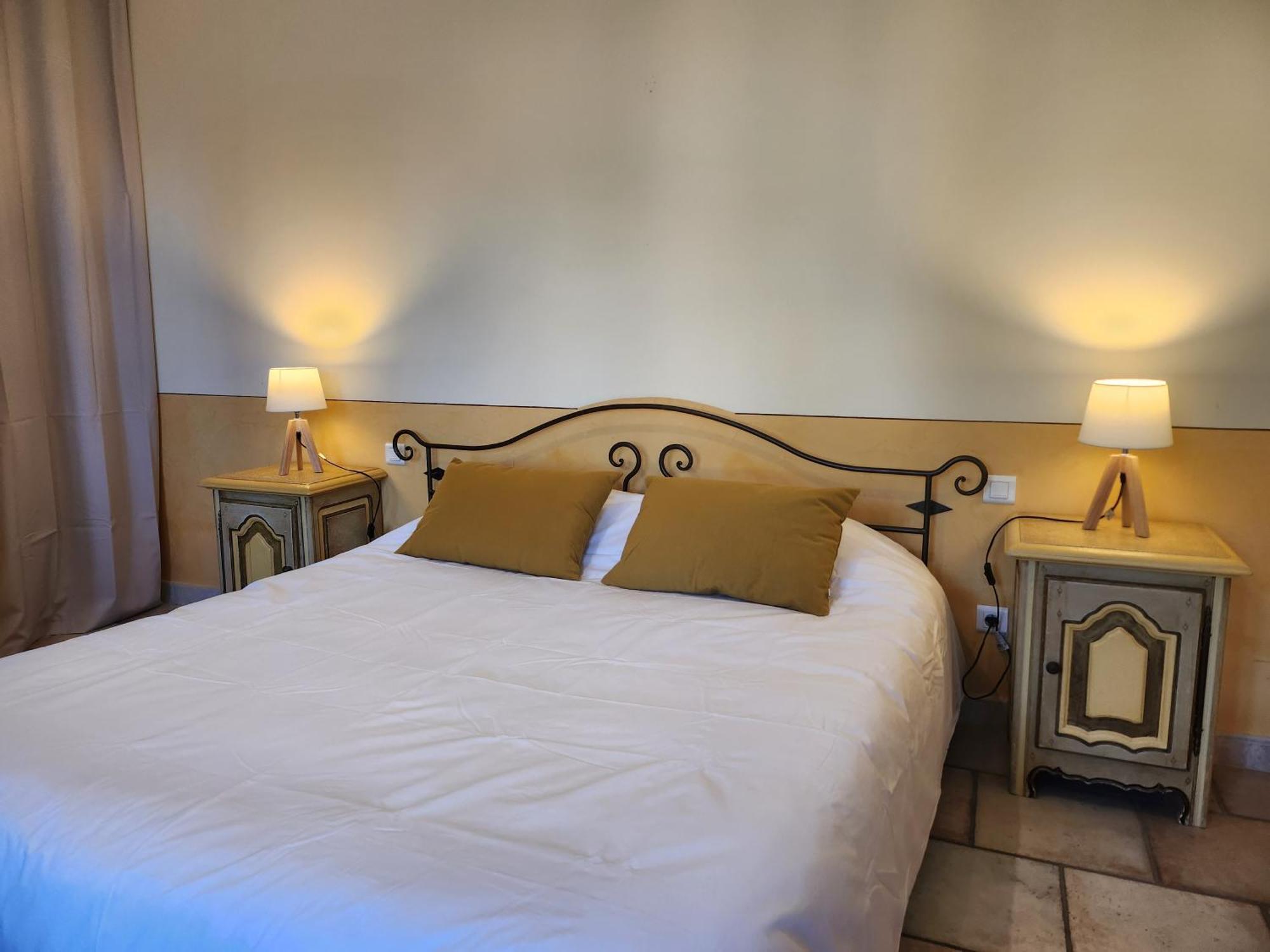 Domaine Les Gendalis Bed & Breakfast Saint-Saturnin-lès-Avignon Eksteriør bilde